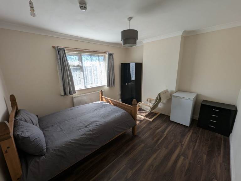 Large Double Room in Mitcham for rent