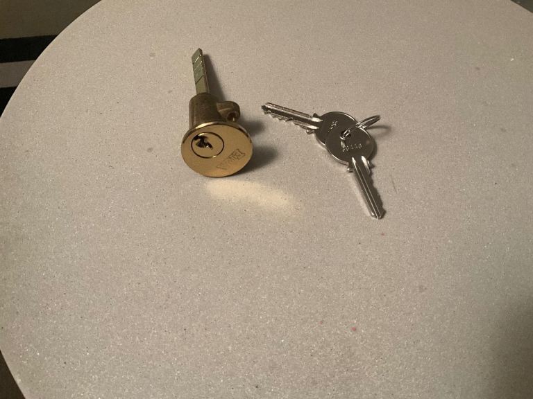 ERA DOOR CYLINDER RIM WITH 2 KEYS