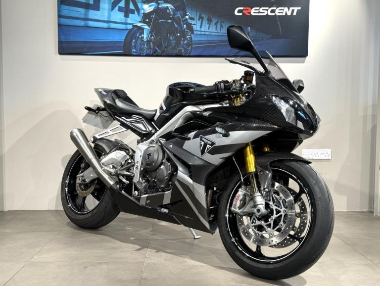 TRIUMPH DAYTONA MOTO 2 765 -VERY RARE SUPERSPORT - 1 OWNER , FSH - VERY RARE !
