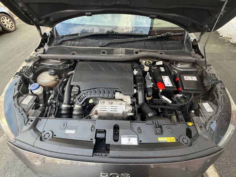 Peugeot, 208, Hatchback, 2021, Semi-Auto, 1199 (cc), 5 doors