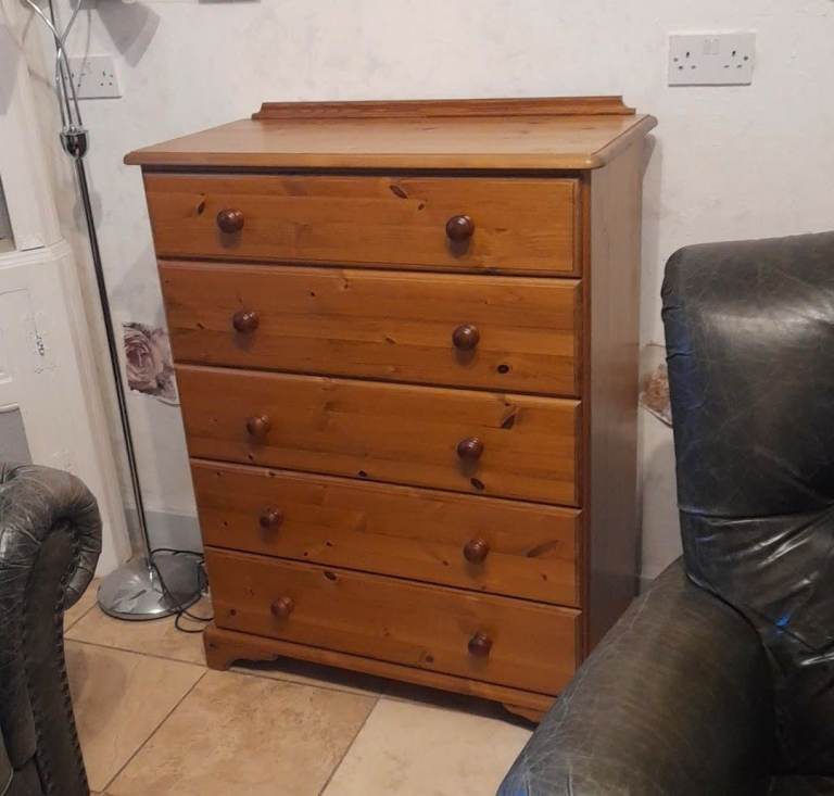 solid pine 5 drawer unit with tongue and groove drawers really good condition