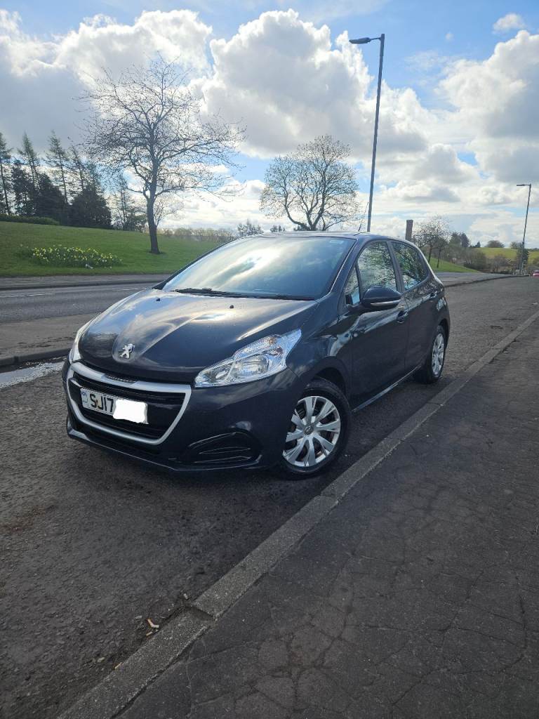 17/reg Peugeot 208 1.4 hdi ulez compliant sim fiesta corsa  c2  megane