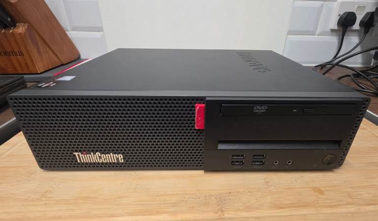 Lenovo ThinkCentre M725s NVMe 256GB Ryzen 5 Pro 2400G 3.6GHz  8GB RAM Desktop