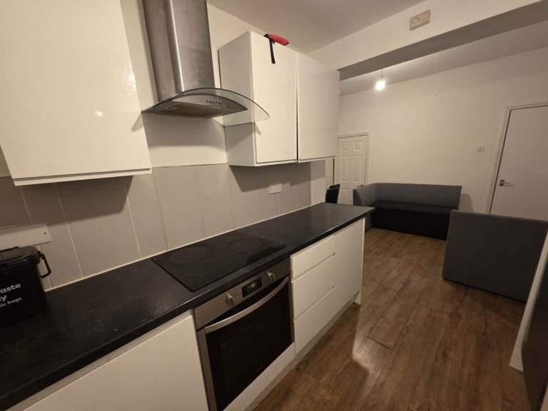 View Now!  4 bedroom house available to rent in the popular CR0 area