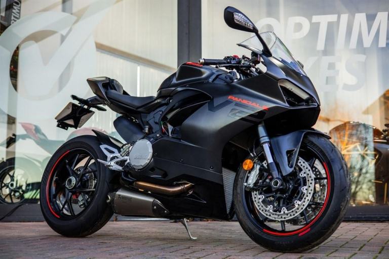 Ducati Panigale V2 AKROS ! ULTRA RARE COLOUR ! LOW MILES ! STUNNING