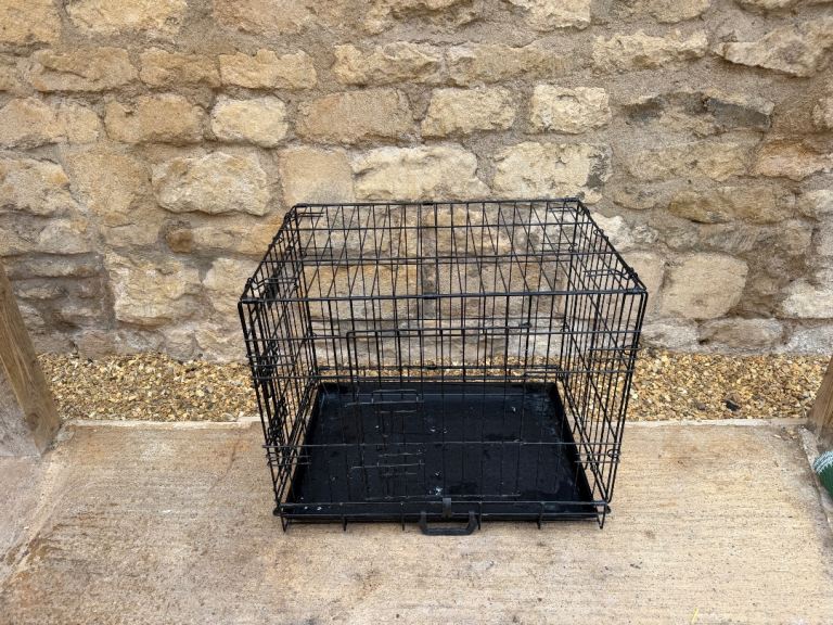 Medium sized dog crate 