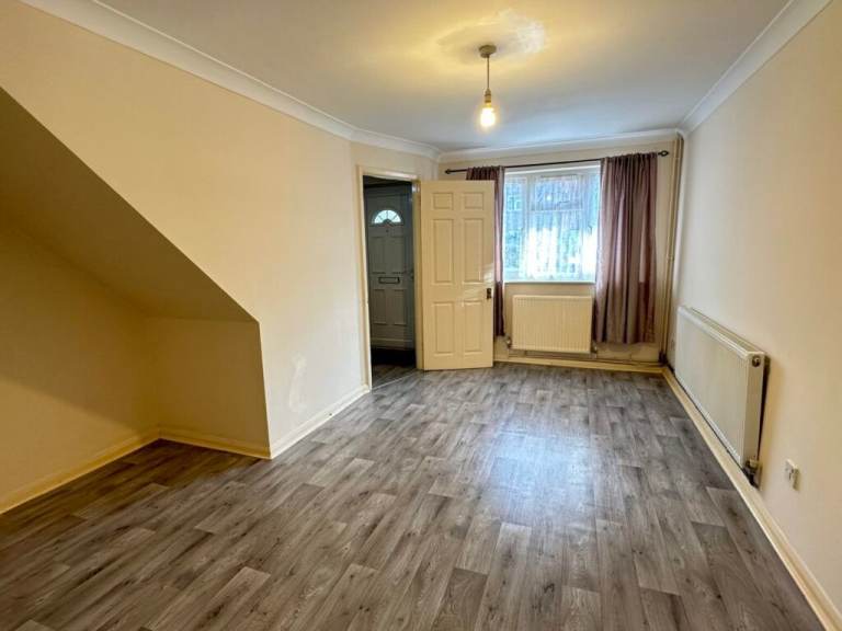 2 BEDROOM HOUSE EAGLE DRIVE COLINDALE NW9