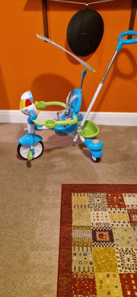 VTECH 4-IN-1 STROLL AND GROW TRIKE. VERY GOOD CONDITION. INC BATTERIES.