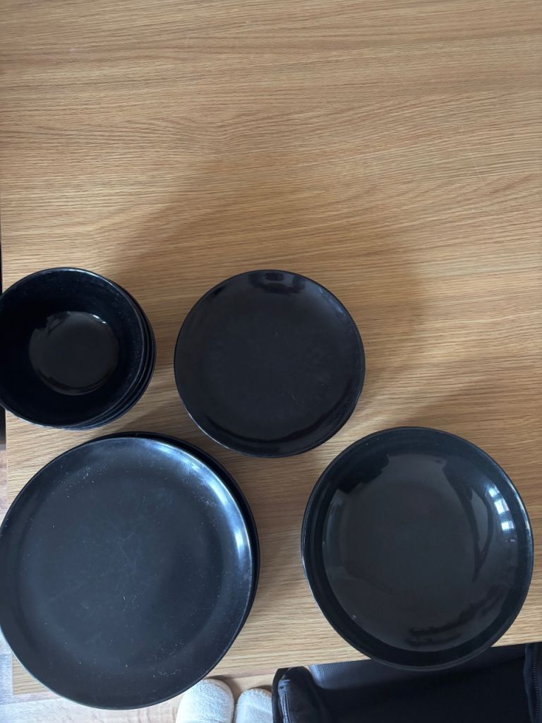 Black dinner set 