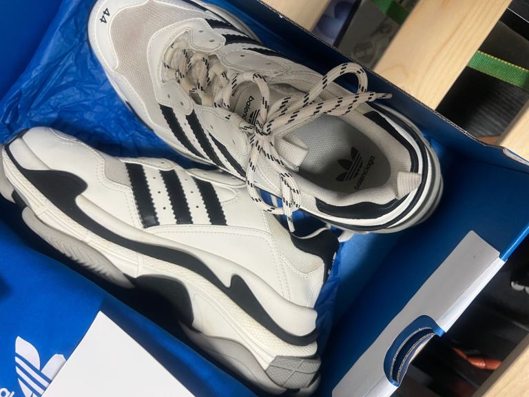 100% Authentic Balenciaga Triple Eu Size 44.