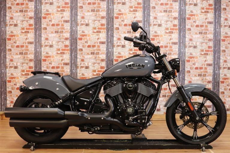 2022 INDIAN CHIEF DARK HORSE - ONLY 4,905 MILES - 1 OWNER - EXTRAS - SUPERB