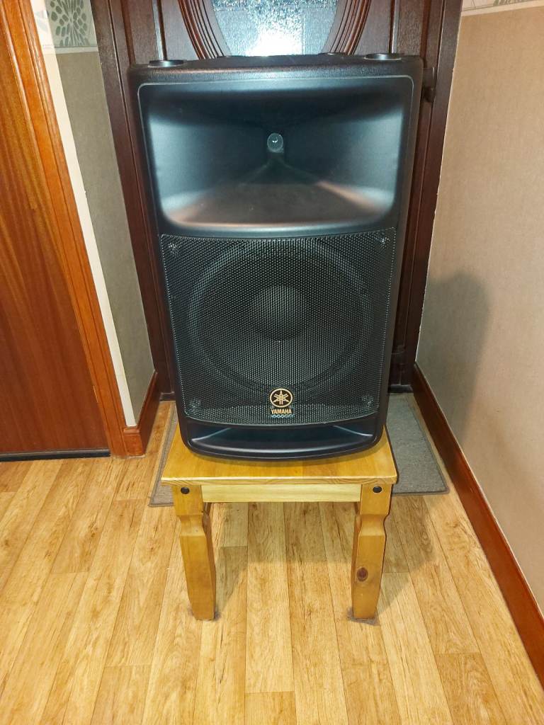image for Pair of Yamaha MSR400 PA Powered/Active Speakers with covers