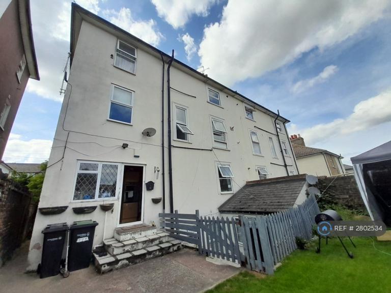 1 bedroom flat in Albion Road, Gravesend, DA12 (1 bed) (#2802534)