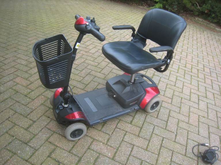 Go Go Elite traveller mobility scooter with charger and two keys.