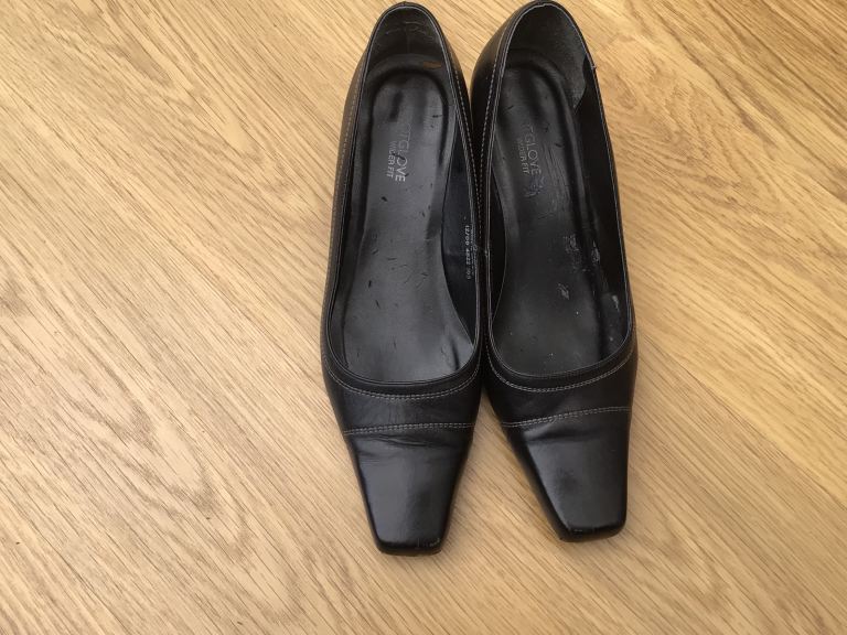 Black Footglove Shoes Size 6.5  Wide Fitting  Please note Innersole is slightly Market  