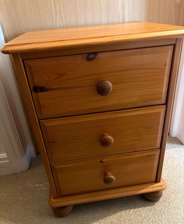 Pine Chest of Drawers Sturdy Excellent Condition 