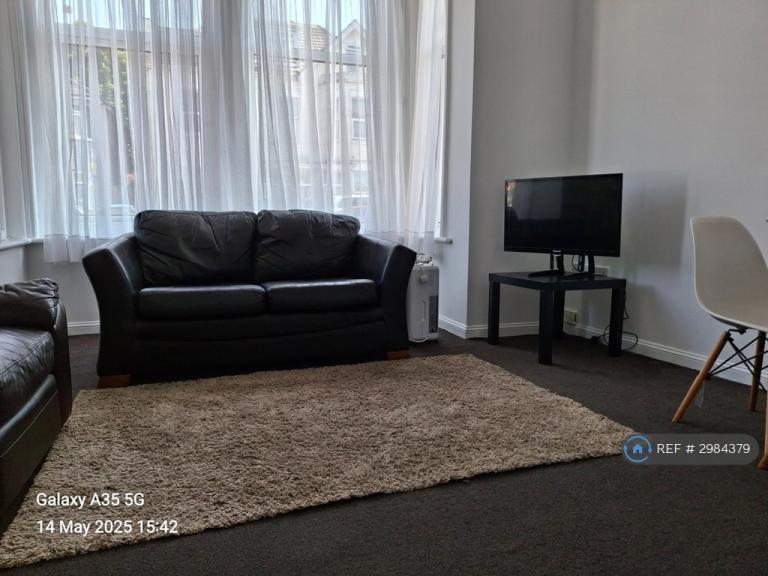2 bedroom flat in Marsden House, Bournemouth, BH5 (2 bed) (#2984379)