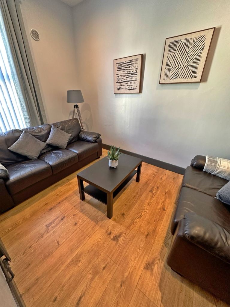 TWO BED FULLY FURNISHED APARTMENT-BOTANIC 