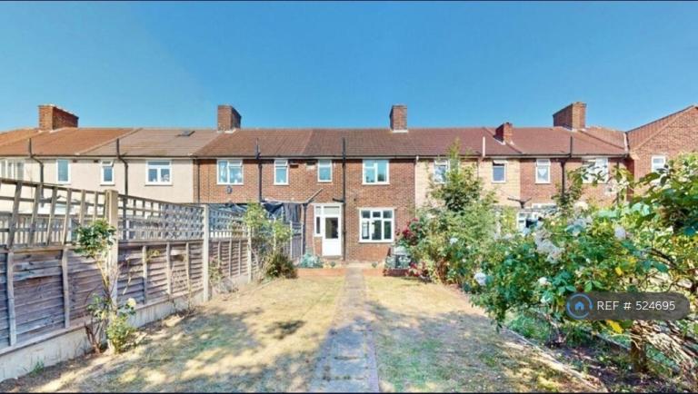 4 bedroom house in Cartwright Road, Dagenham, RM9 (4 bed) (#524695)