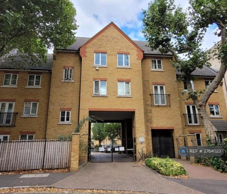 1 bedroom flat in Turner Street, London, E16 (1 bed) (#2764023)