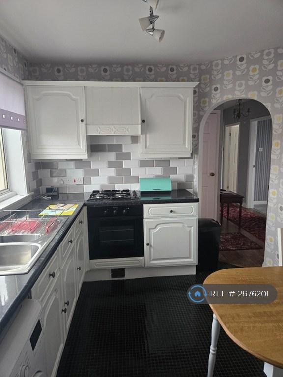 2 bedroom flat in Chisholm Place, Grangemouth, FK3 (2 bed) (#2676201)