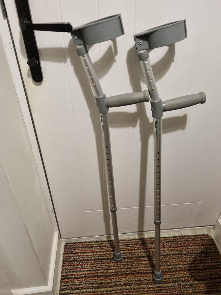 Adjustable Crutches 66cm - 94cm