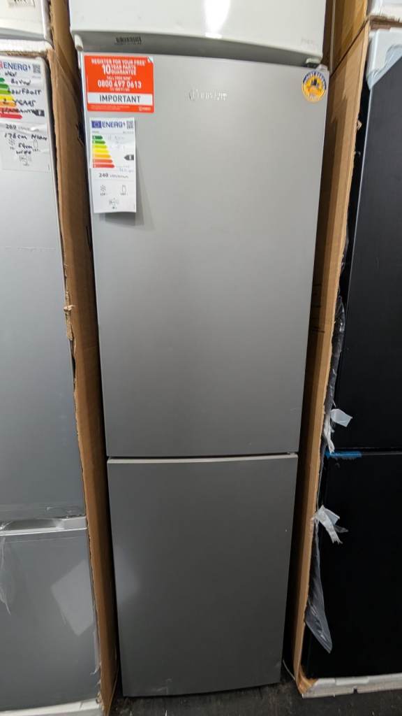 INDESIT SILVER 182CM 50/50 FRIDGE FREEZER-235L CAPACITY-LOW FROST-4 ADJUSTABLE SHELVES-NEW GRADED