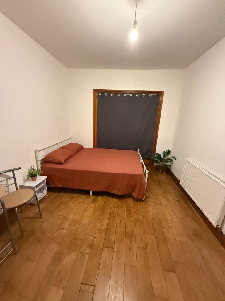 Room To Rent In Enfield £850 - £1050. Including bill 