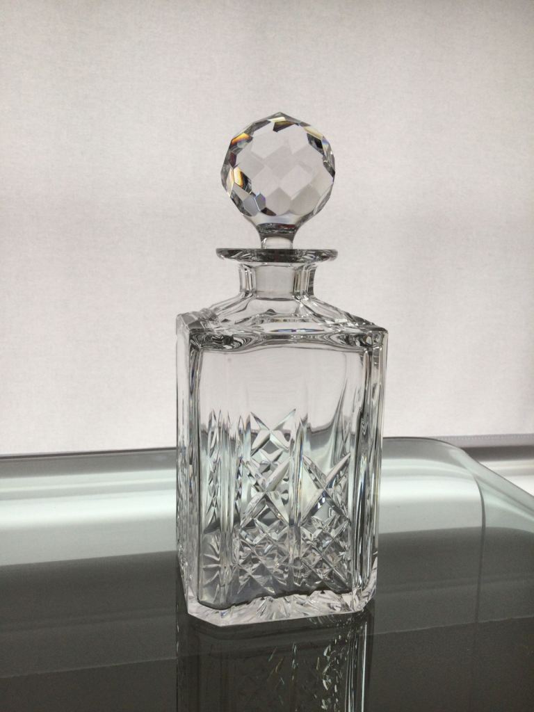 BEAUTIFUL EDINBURGH CUT CRYSTAL WHISKY DECANTER IN NEW CONDITION  XMAS!