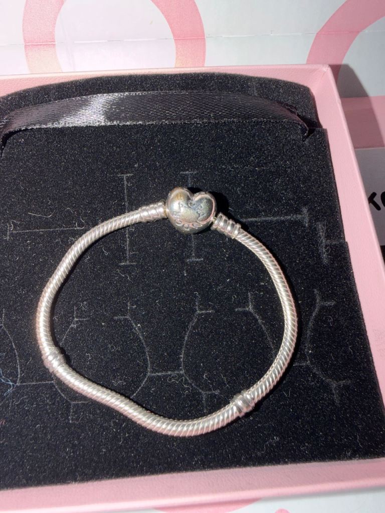 Pandora Silver Moments Heart Clasp Bracelet – Good Condition