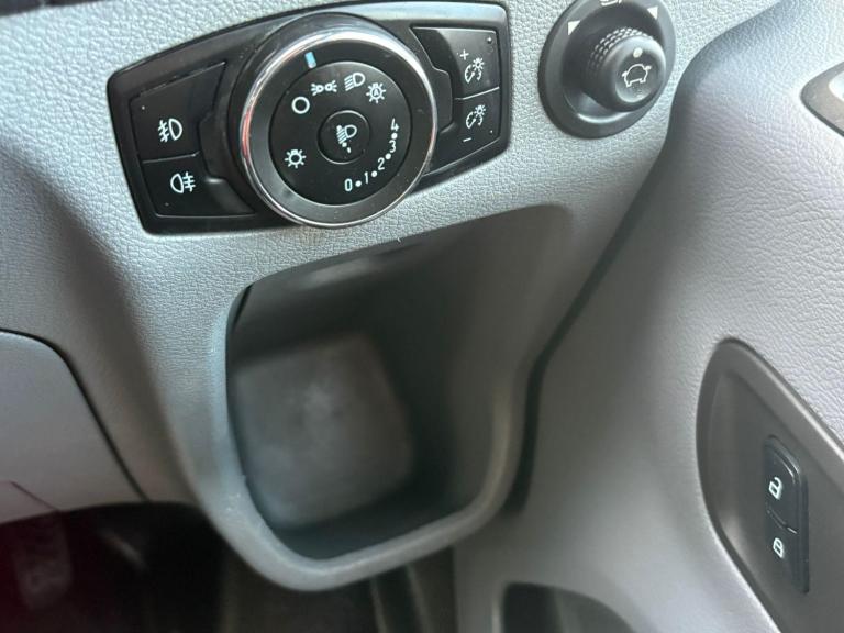 2017 Ford Transit 2.2 TDCi 125ps H2 15 Seater Trend NA DIESEL Manual