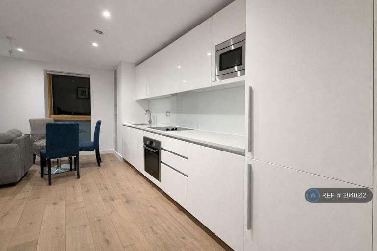 3 bedroom flat in Edgware Road, London, W2 (3 bed) (#2848212)