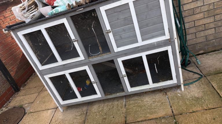 Grey rabbit hutch, 5 foot 