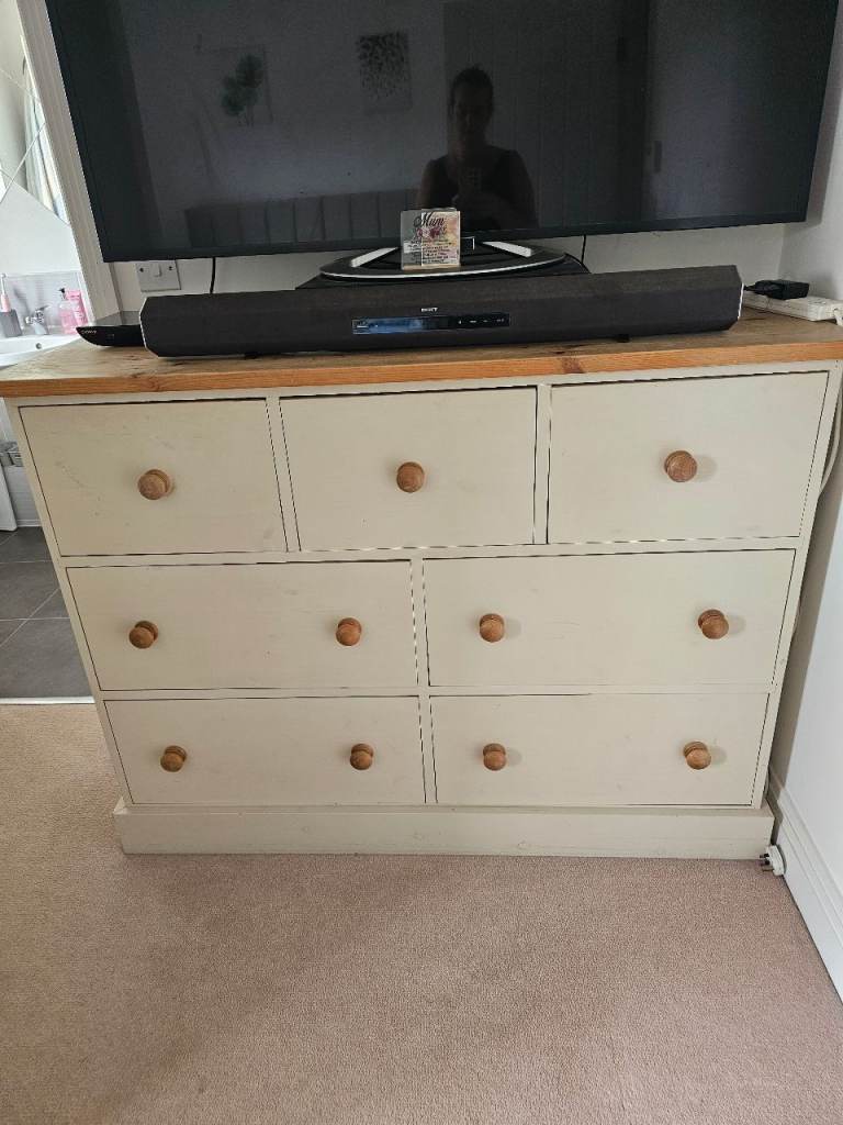 Solid Wood Cream Chest of Drawers with Wooden Knobs