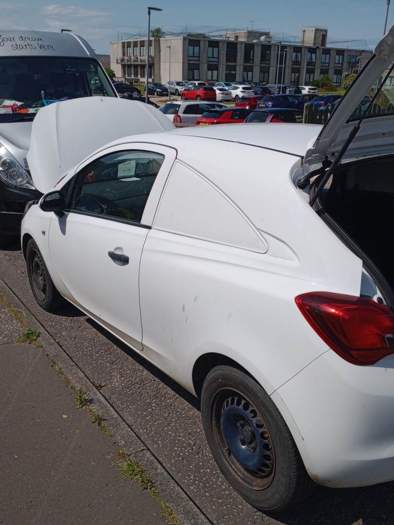 Corsa van bonnet 2015