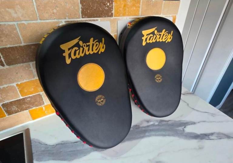 Fairtex FMV13 Maximized Focus Mitts Black-Gold