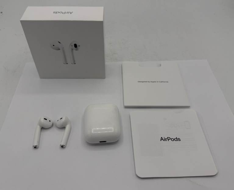 Apple Airpods 2nd Gen with Lightning Charging Case