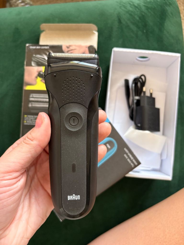 Braun Series 3 Electric Shaver – Black, As Good As New