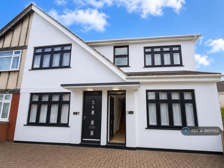 4 bedroom flat in Charlton Road, Harrow, HA3 (4 bed) (#2897552)