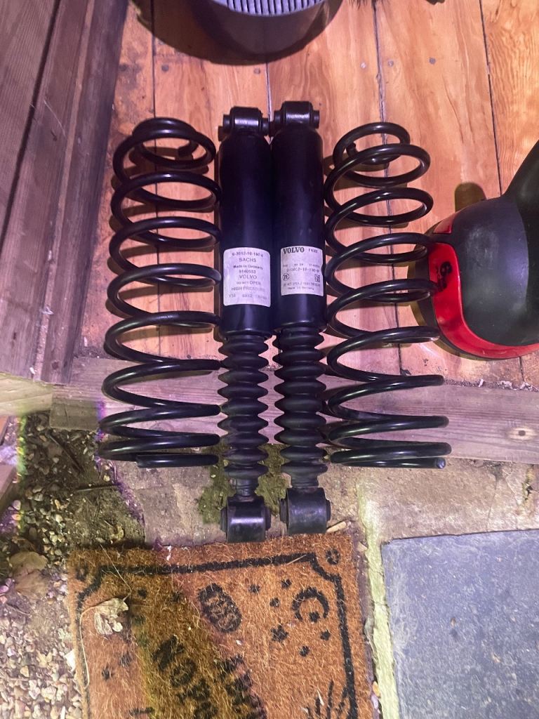 Genuine Volvo 940 2x Rear Nivomat Self Levelling Shockers & 2x Rear Coil Spring 