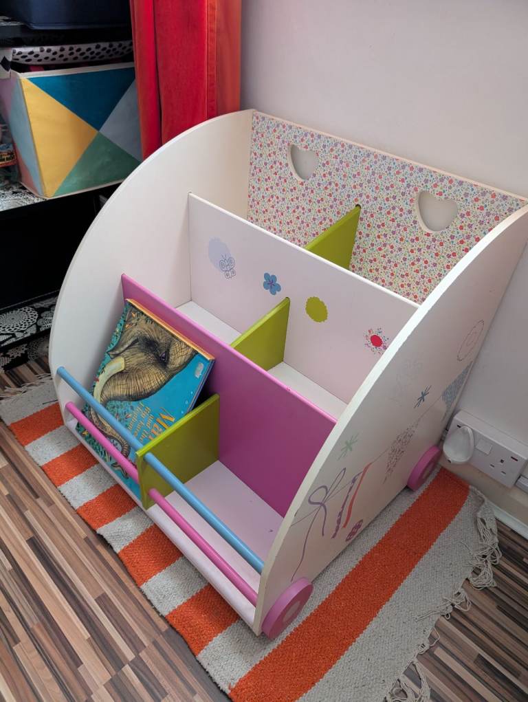 Kids Book Tidy / Storage Shelves
