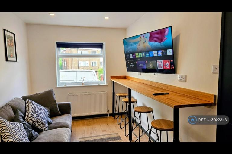 1 bedroom in Thackeray Road, Southampton, SO17 (#3022343)