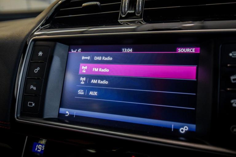 2015 Jaguar XE 2.0d R-Sport Saloon 4dr Diesel Auto Euro 6 (s/s) (180 ps) *Rear Camera + Ke SALOON...