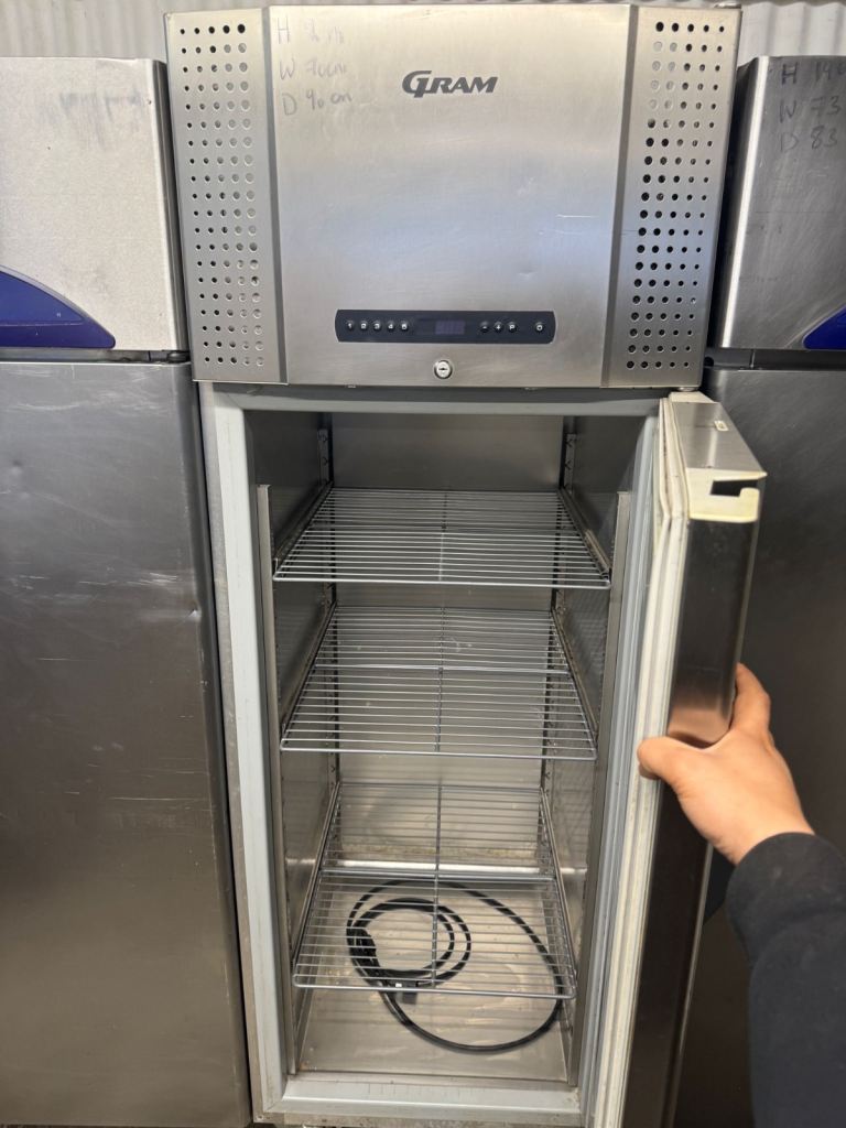 Commercial single door fridge top quality cafe shop restaurant fully serviced 