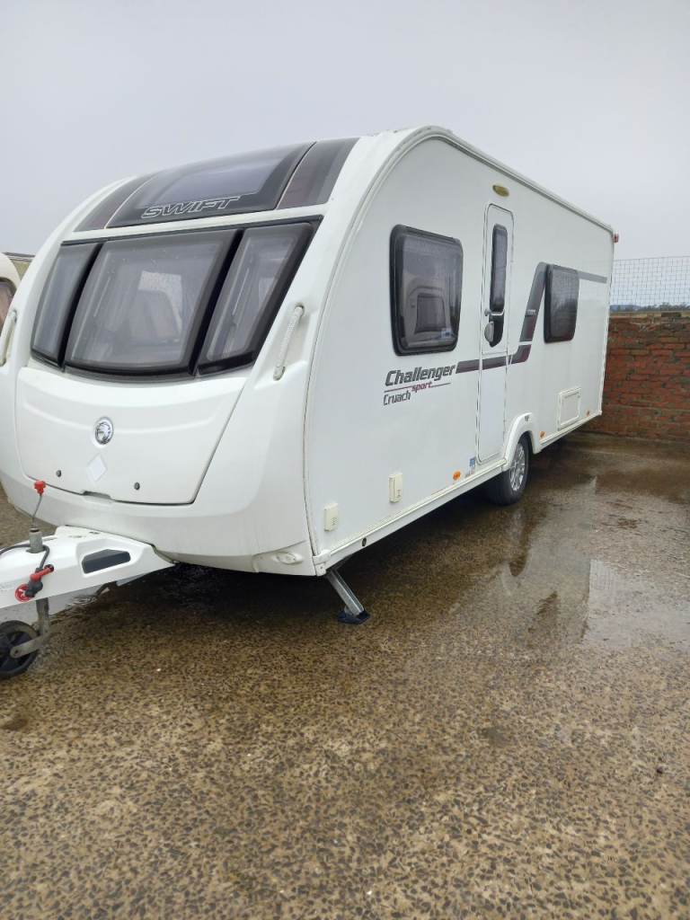 Swift challenger sport cruach fixed bed 2013 excellent condition 