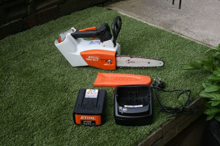 STIHL MSA 161 T 2022  lightweight, battery-powered top-handle chainsaw excellent condition