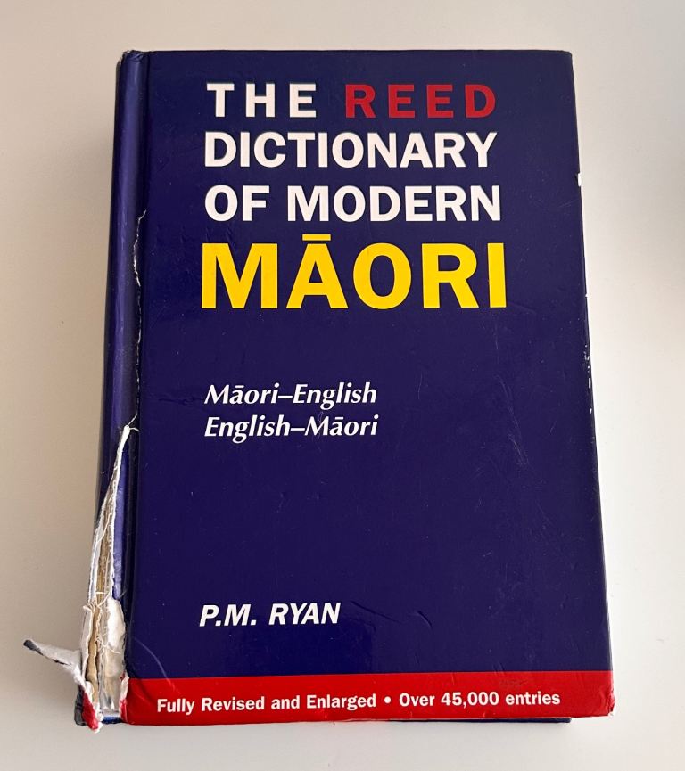 The reed dictionary of modern Maori English ( new zealand)