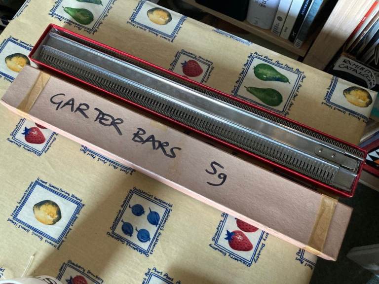 Garter bars for standard gauge knitting machine