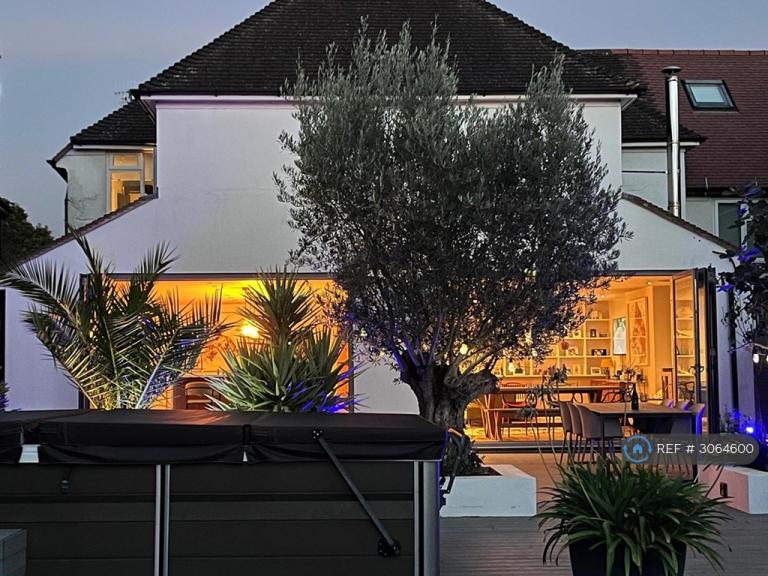 5 bedroom house in Lloyd Road, Hove, BN3 (5 bed) (#3064600)