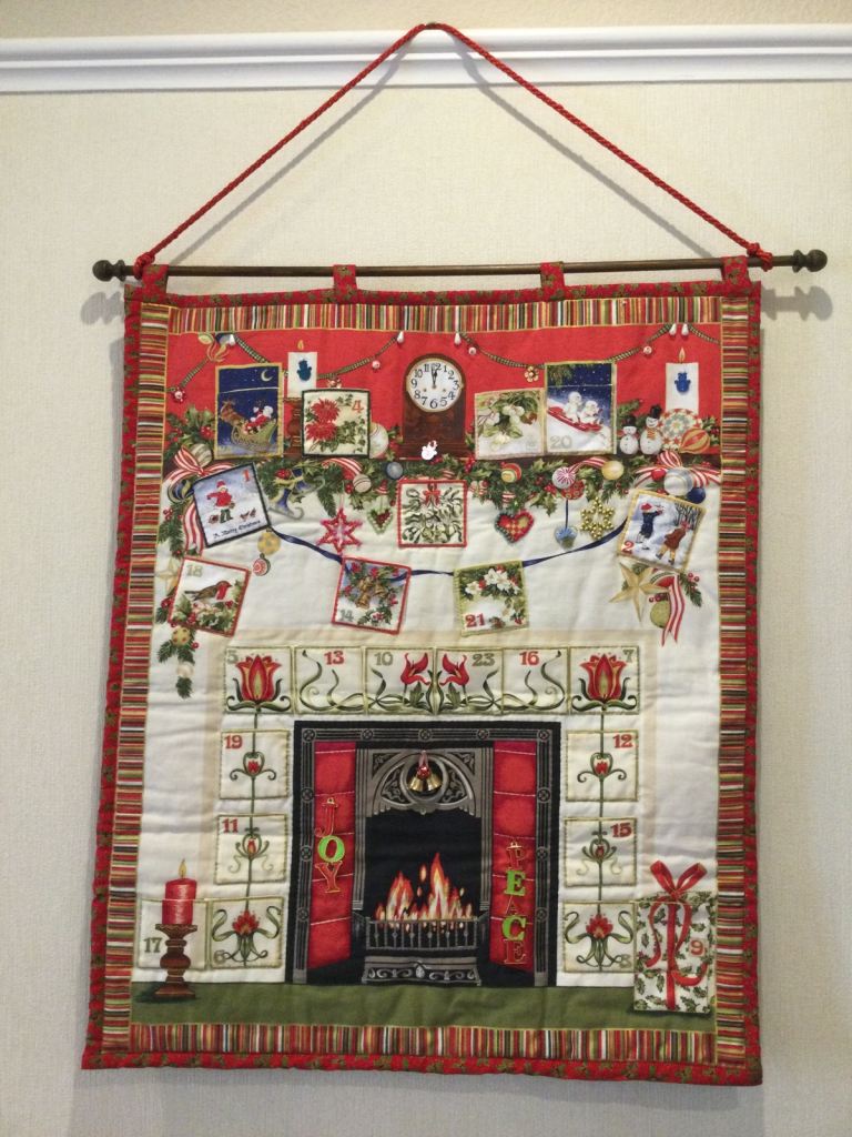 Handmade Quilted Christmas Advent Calendar, 24 day countdown with pockets, Exc condition 